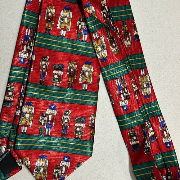 Set of two Christmas ties EUC - Picture 14 of 15